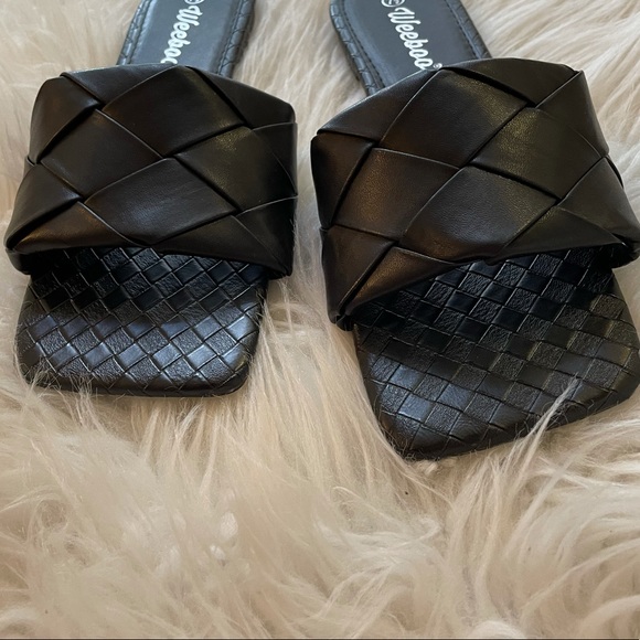 🆕 Black Quilted Square Toe Flat Sandals - Picture 11 of 14